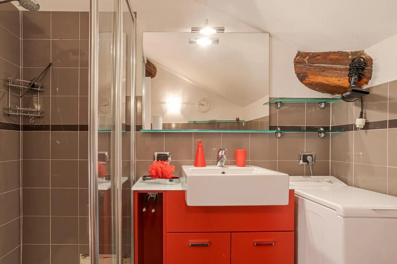 Apt With Terrace And Shared Pool! Lake View! Lejlighed Nesso